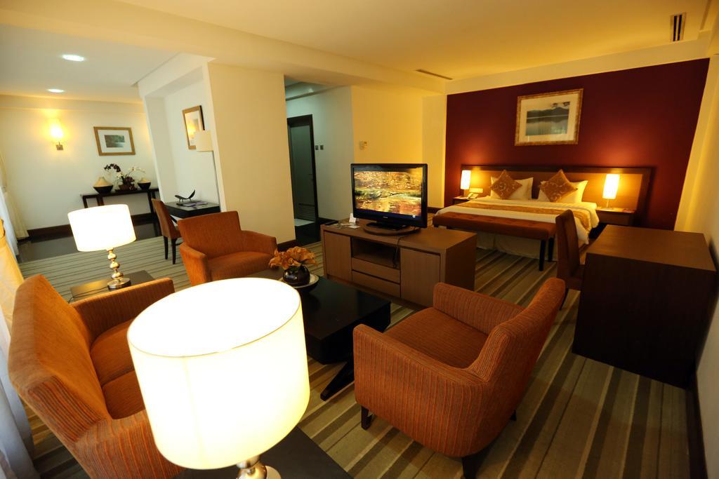 Puri Pujangga Hotel Bangi Extérieur photo