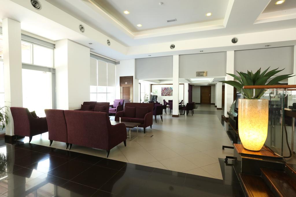Puri Pujangga Hotel Bangi Extérieur photo