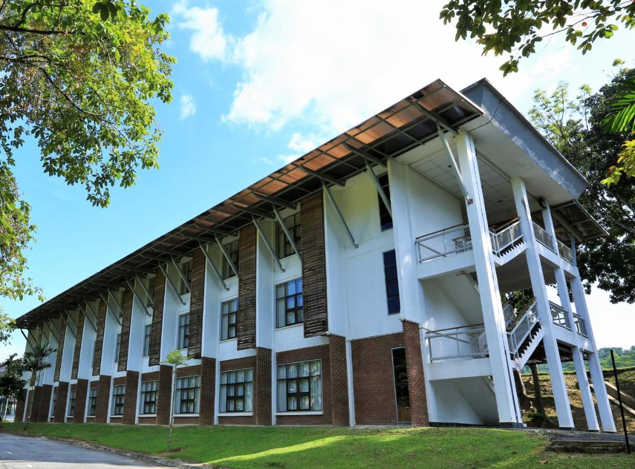 Puri Pujangga Hotel Bangi Extérieur photo
