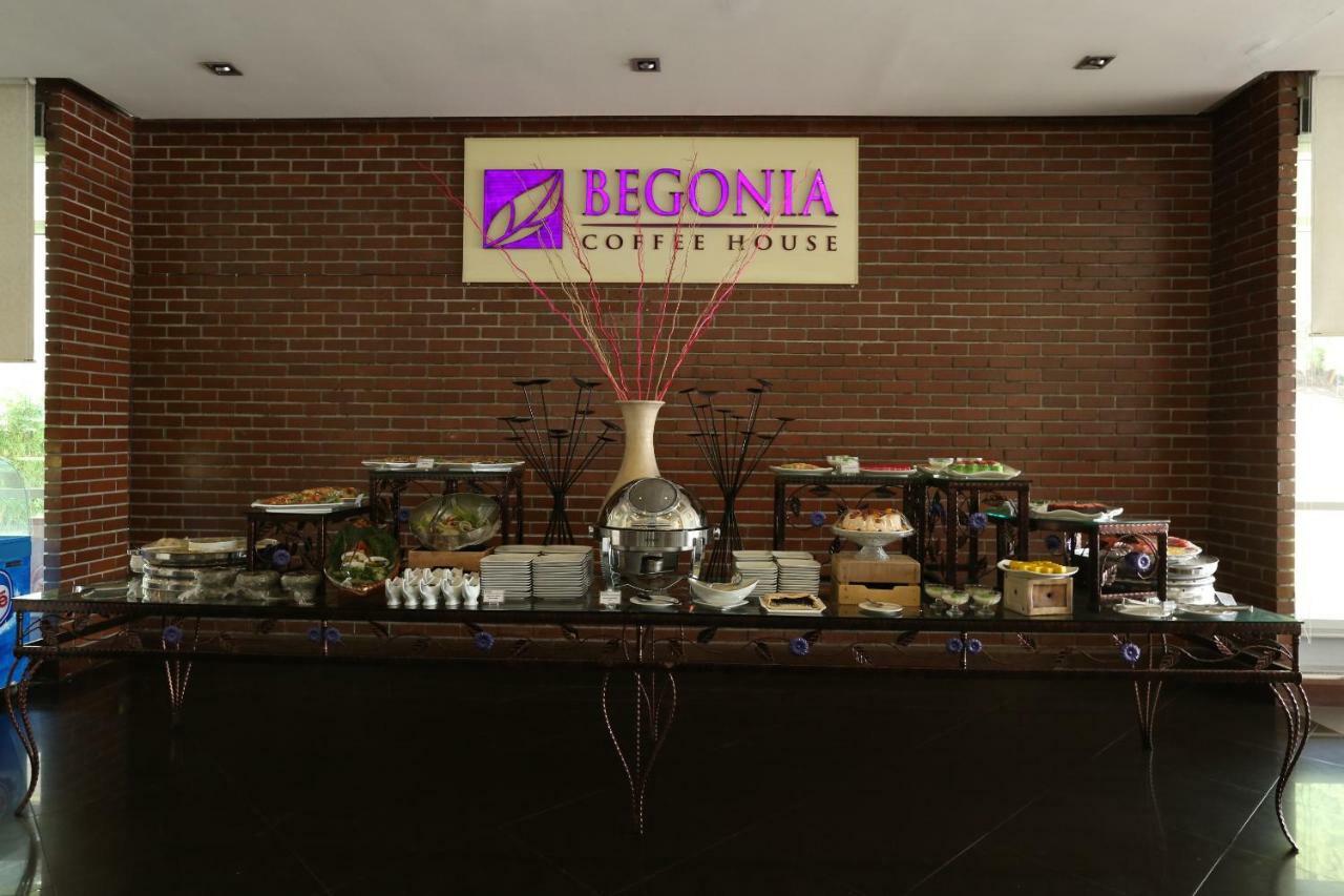 Puri Pujangga Hotel Bangi Extérieur photo